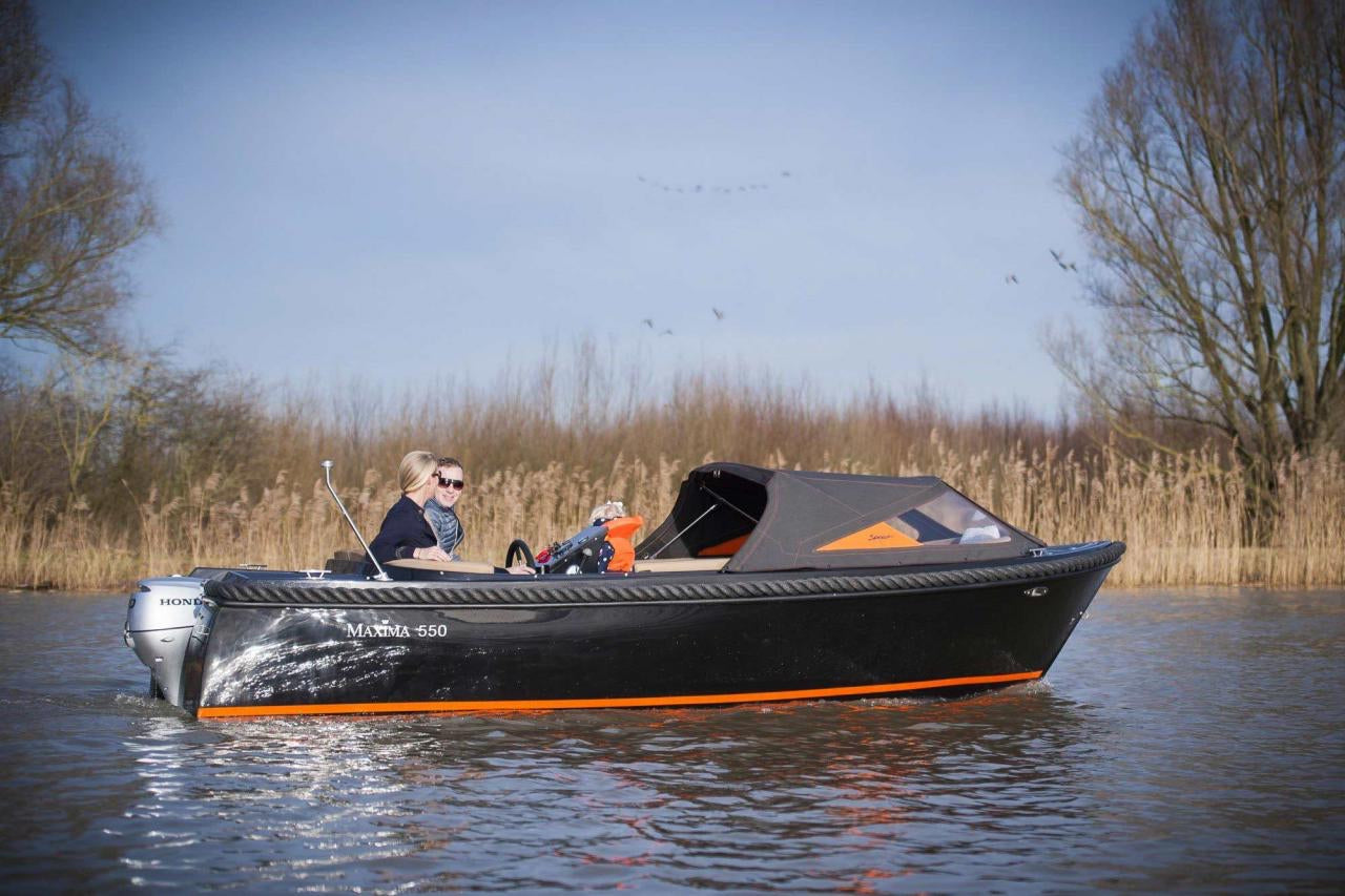 The Maxima 550 - Base Boat Build from