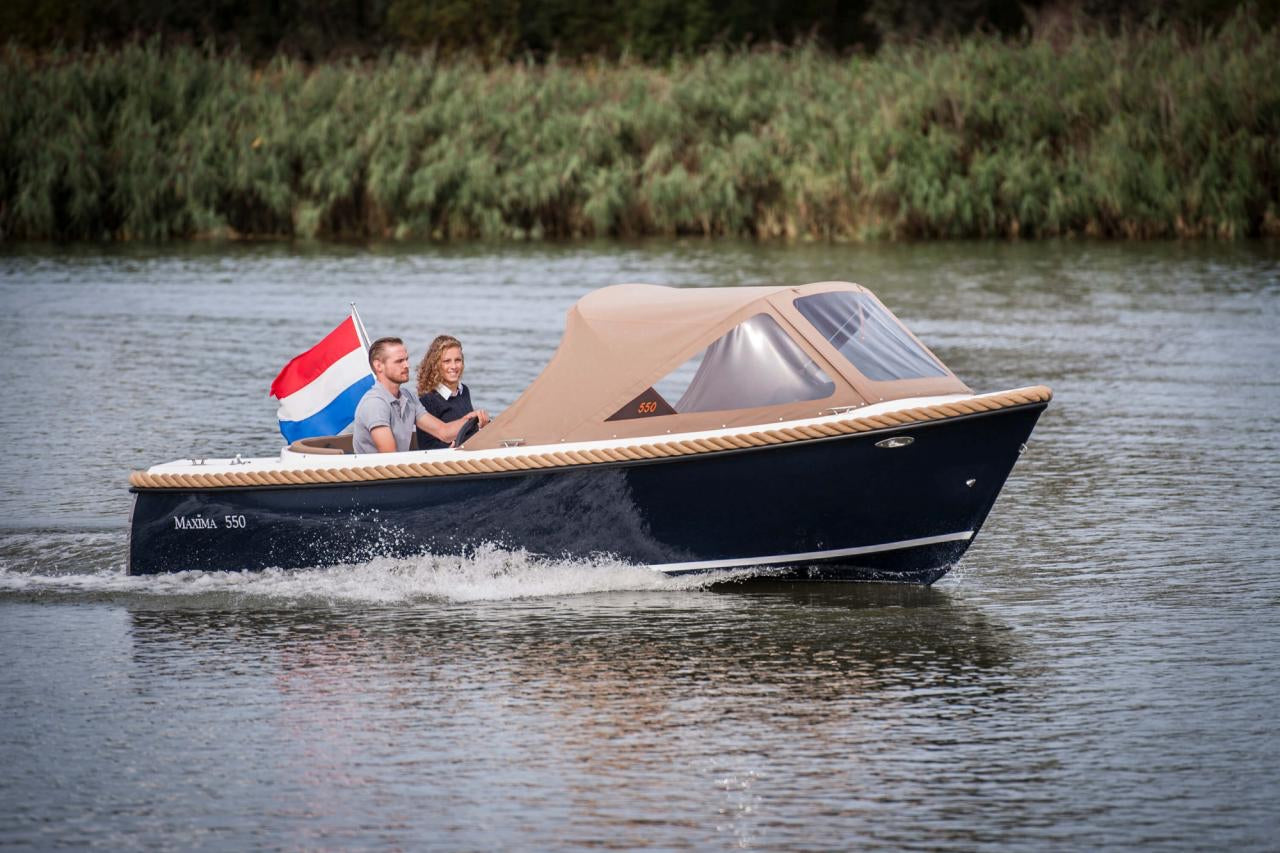 The Maxima 550 - Base Boat Build from