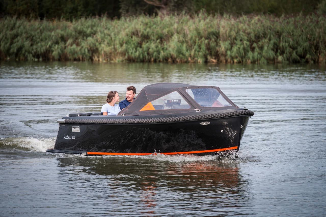 The Maxima 600 - Base Boat Build from