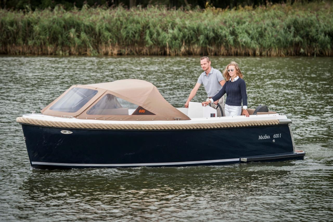 The Maxima 485 - Base Boat Build from