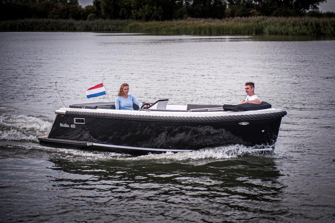 The Maxima 600 - Base Boat Build from