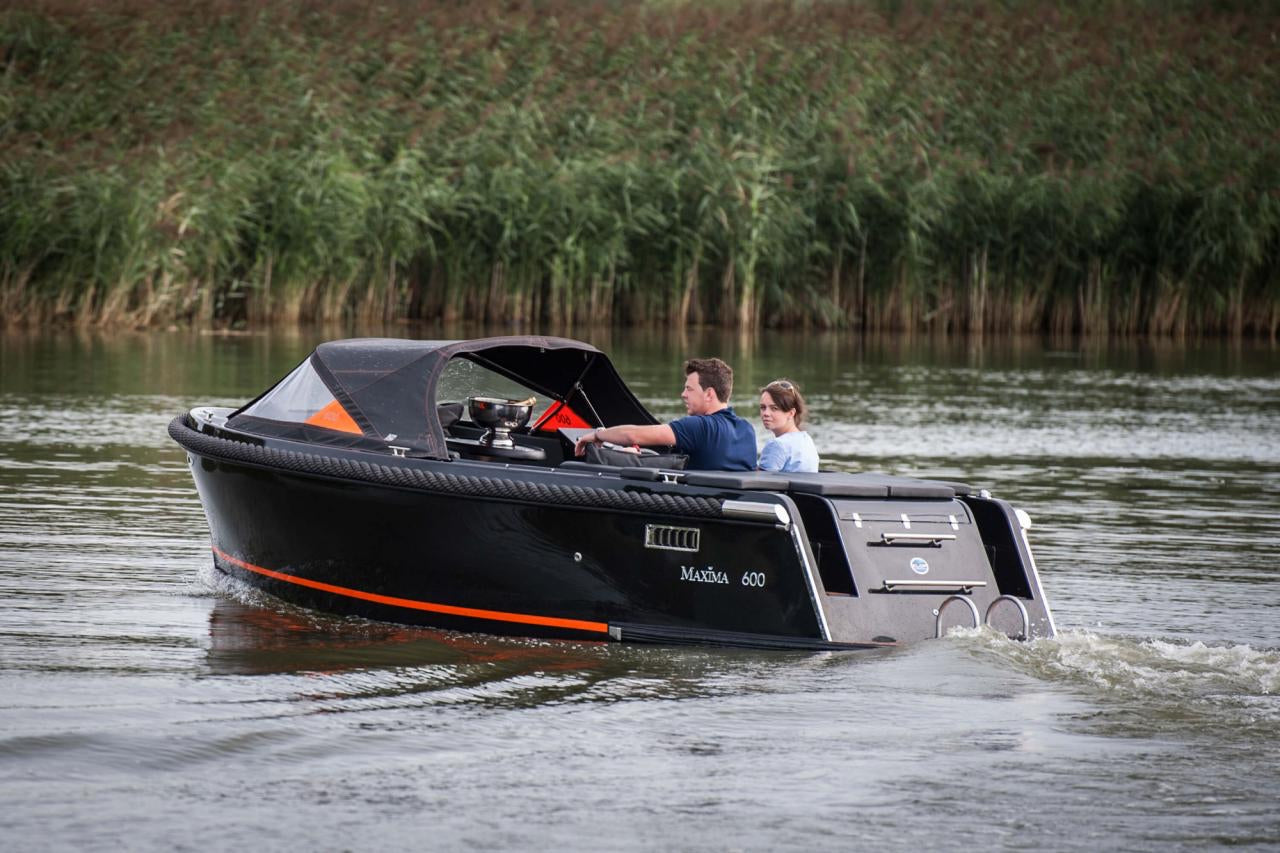 The Maxima 600 - Base Boat Build from