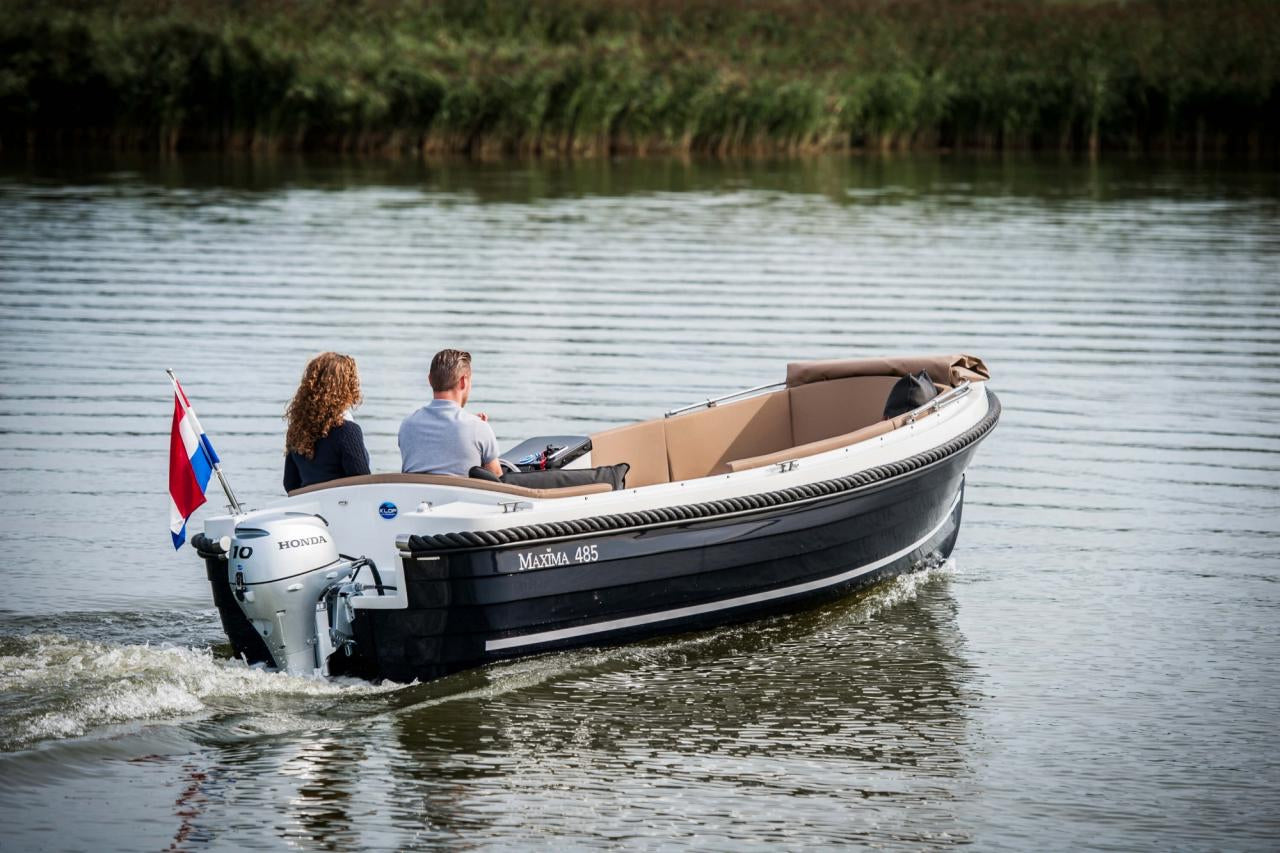 The Maxima 485 - Base Boat Build from