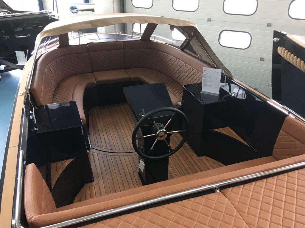 The Maxima 730 - Base Boat Build from