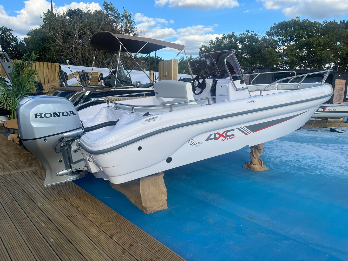 Ranieri 4XC19 H19cc  Open Line Sports Boat Powered by Honda BF100 VTEC 100hp