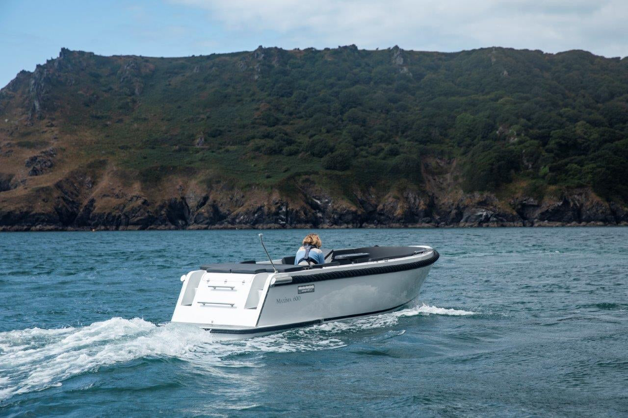 The Maxima 600 - Base Boat Build from