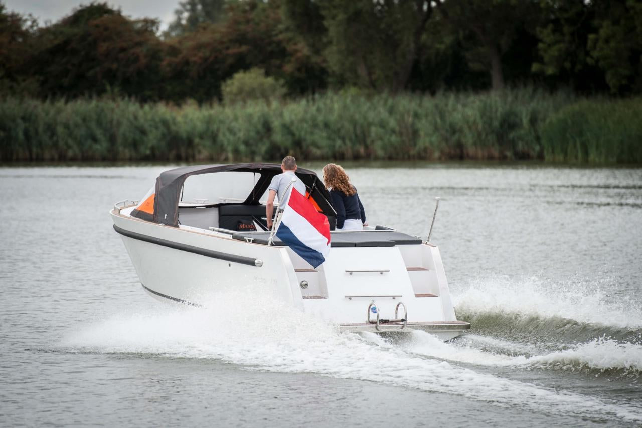 The Maxima 730 - Base Boat Build from