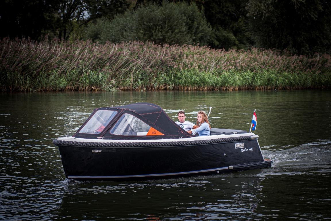 The Maxima 600 - Base Boat Build from