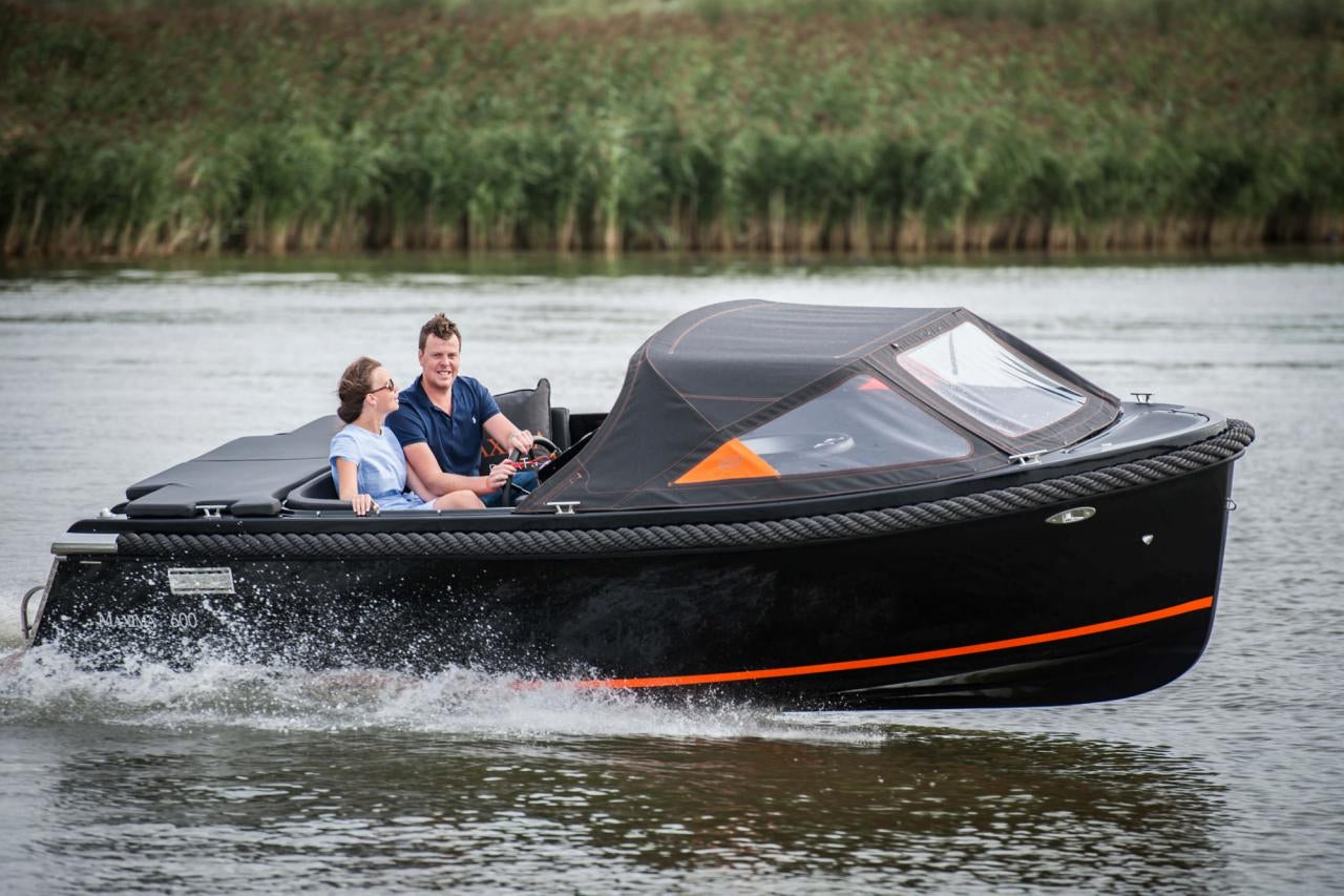 The Maxima 600 - Base Boat Build from