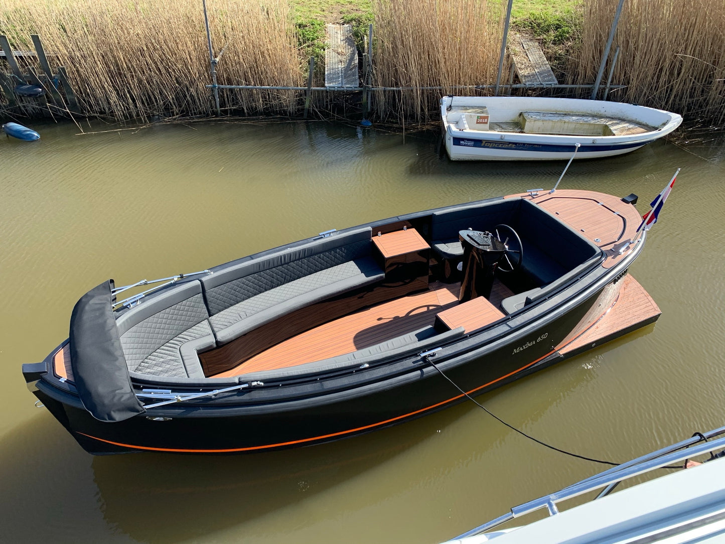 The Maxima 650 Flying Lounge - Base Boat Build from