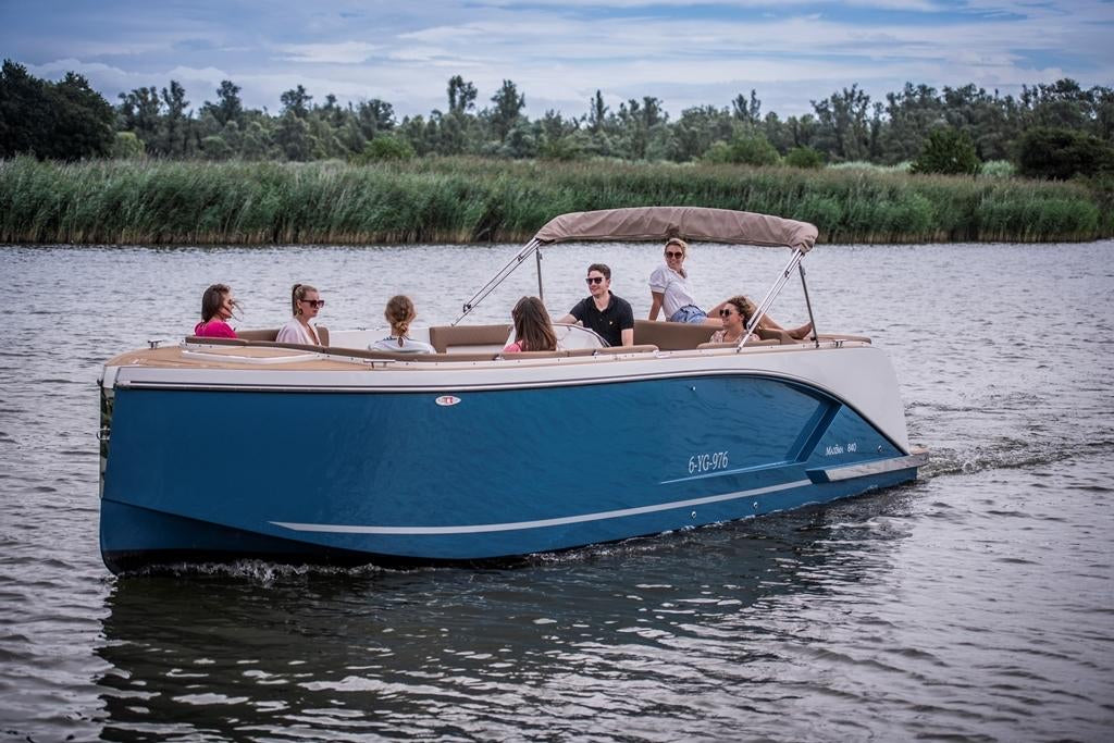 The Maxima 840 - Base Boat Build from