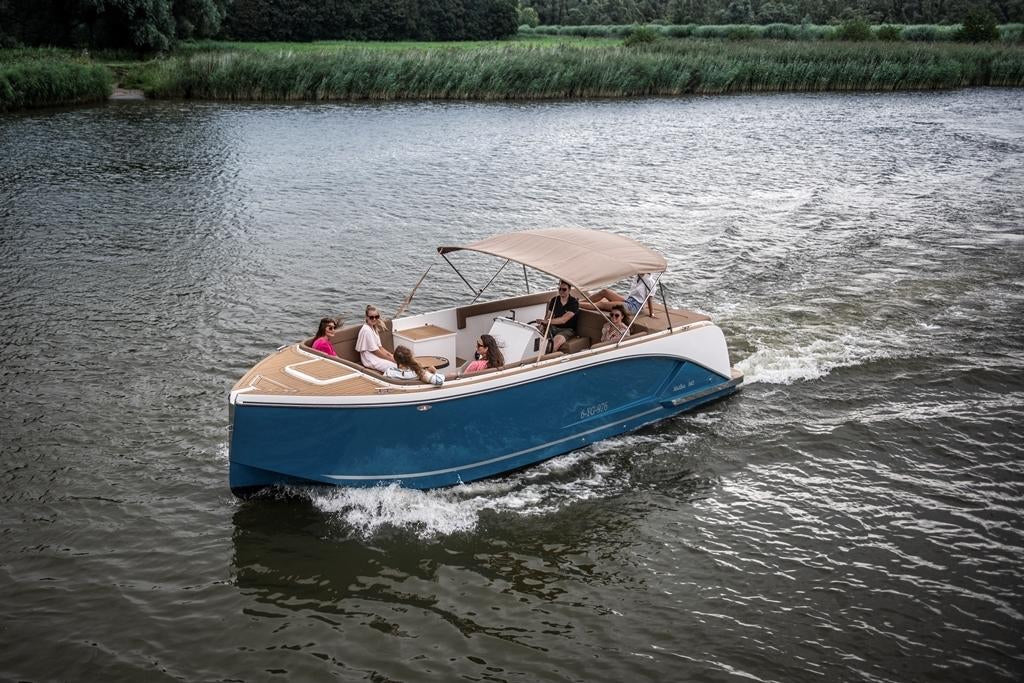 The Maxima 840 - Base Boat Build from