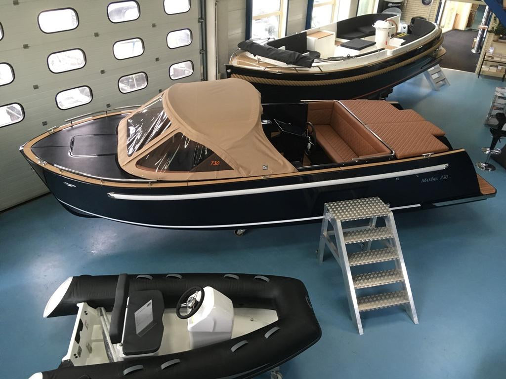 The Maxima 730 - Base Boat Build from