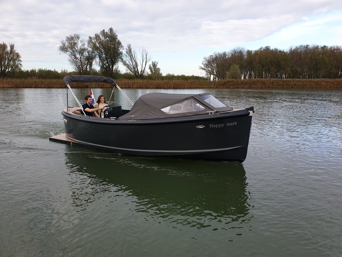 The Maxima 650 Flying Lounge - Base Boat Build from