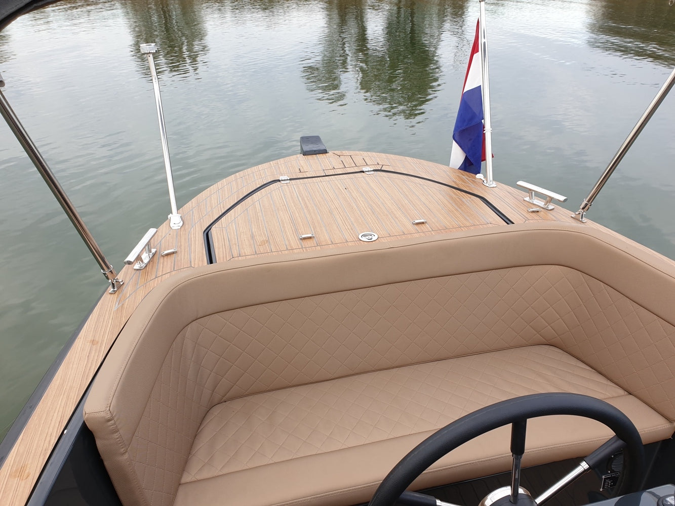 The Maxima 650 Flying Lounge - Base Boat Build from