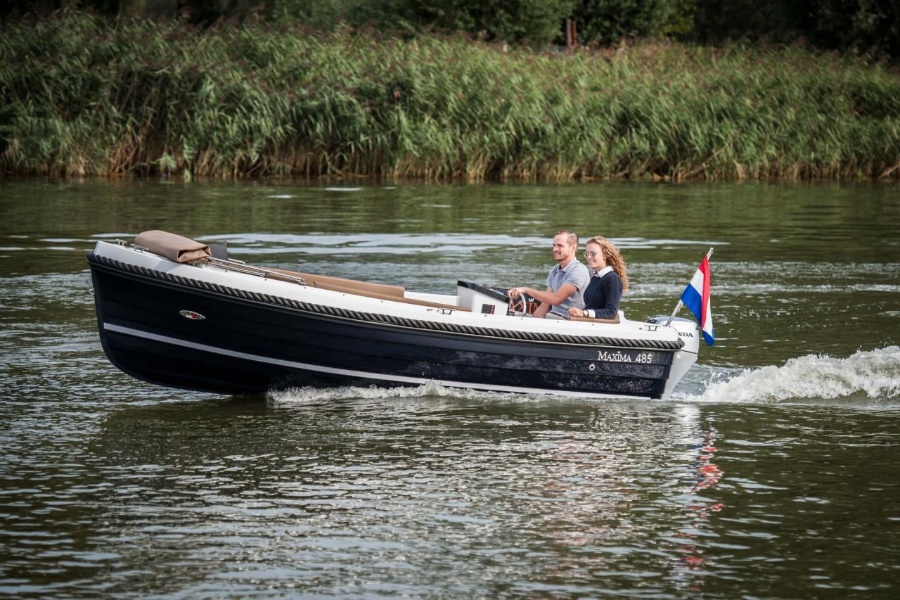 The Maxima 485 - Base Boat Build from