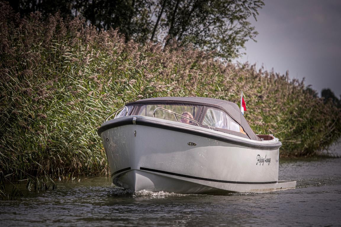 The Maxima 750 Flying Lounge - Base Boat Build from