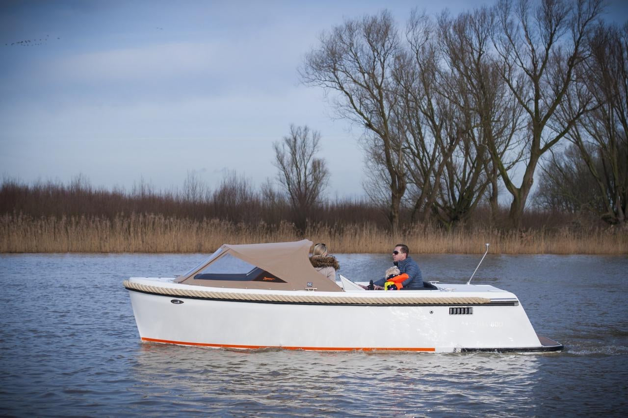 The Maxima 600 - Base Boat Build from