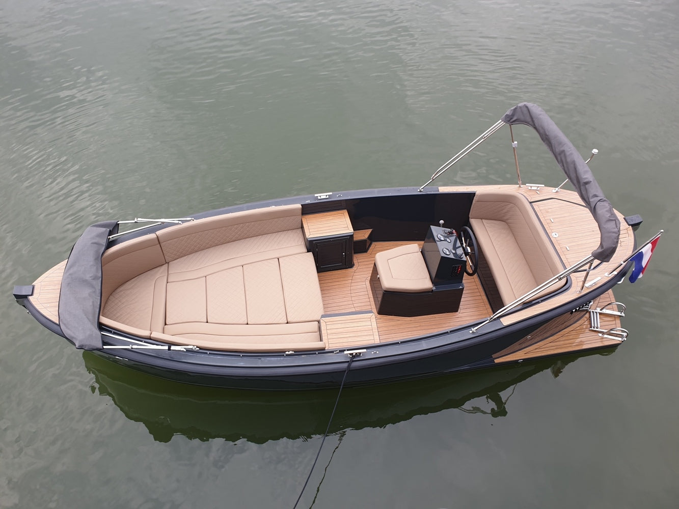 The Maxima 650 Flying Lounge - Base Boat Build from