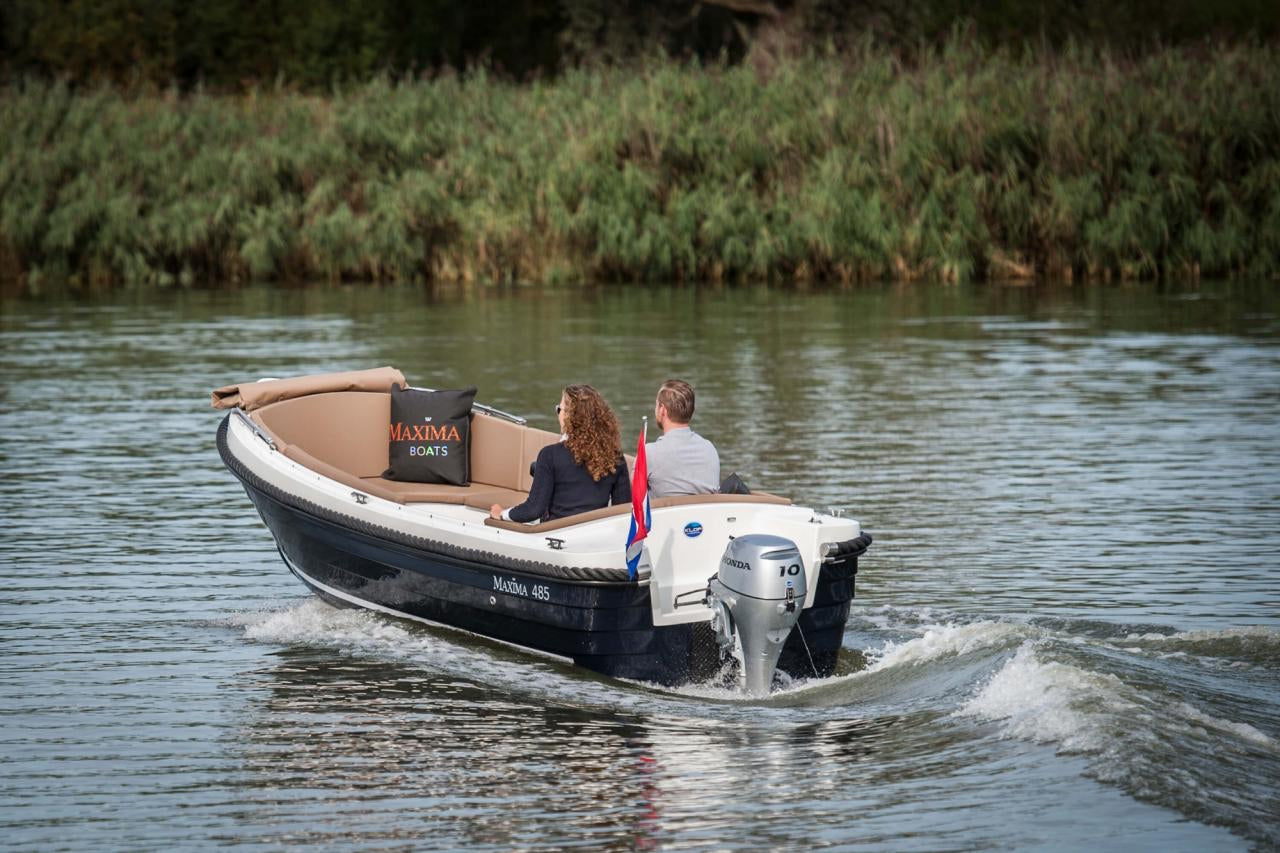 The Maxima 485 - Base Boat Build from