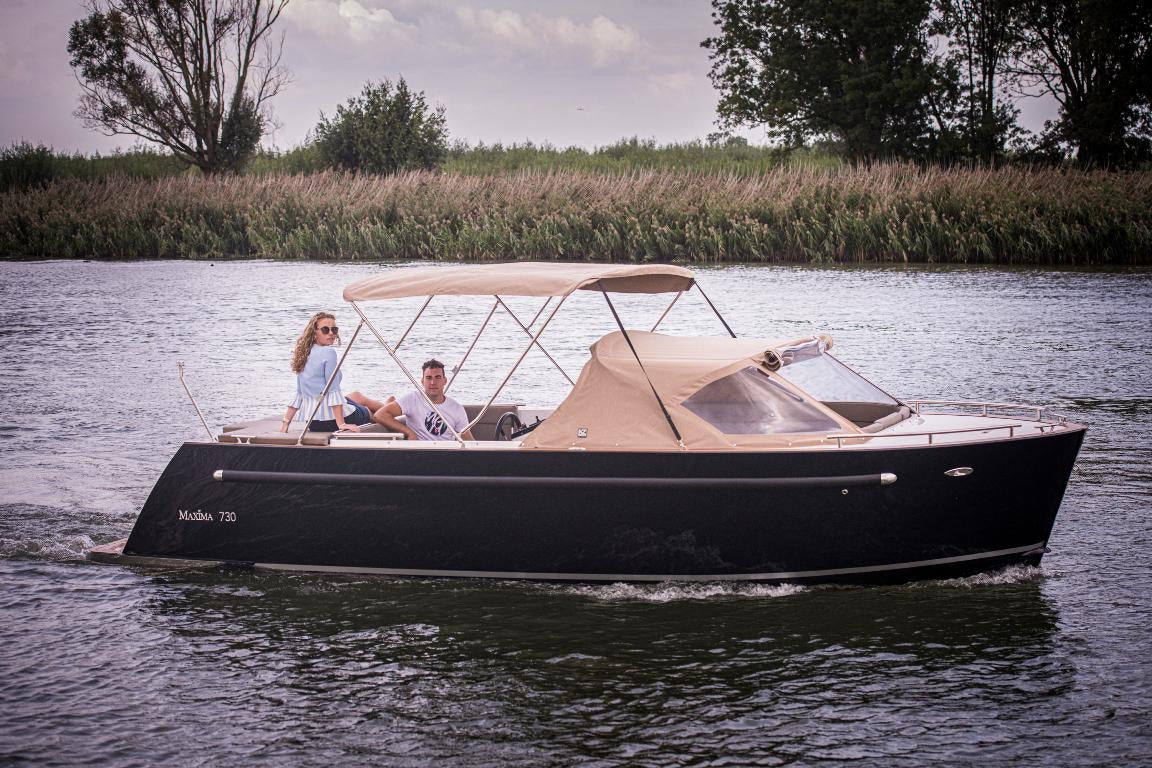 The Maxima 730 - Base Boat Build from