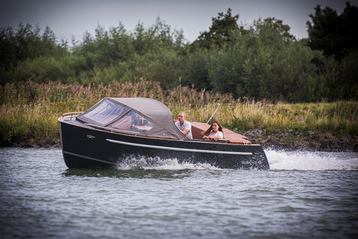 The Maxima 630 - Base Boat Build from