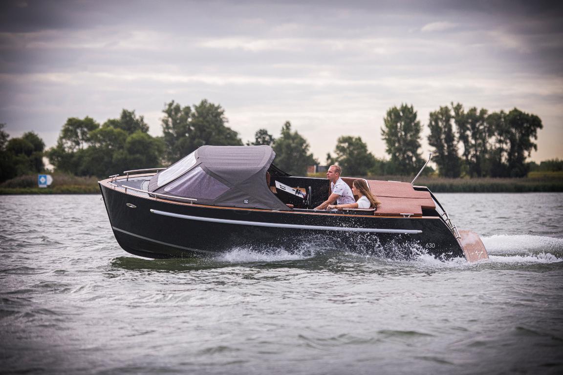 The Maxima 630 - Base Boat Build from