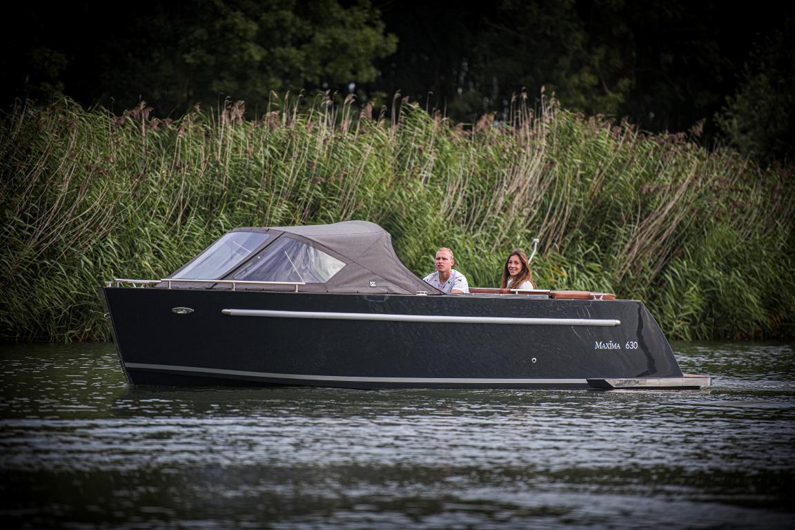 The Maxima 630 - Base Boat Build from