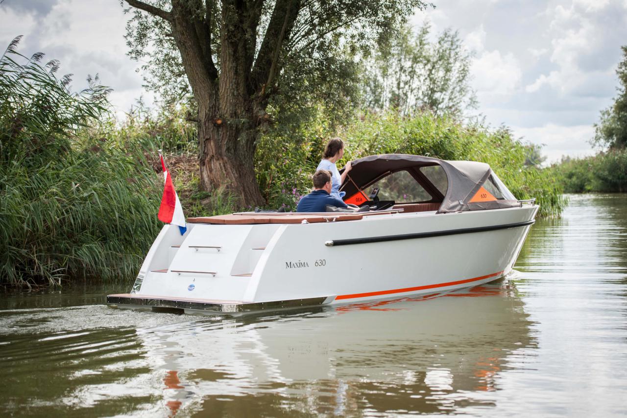 The Maxima 630 - Base Boat Build from