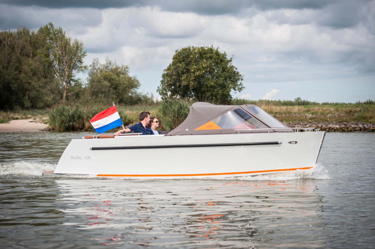 The Maxima 630 - Base Boat Build from