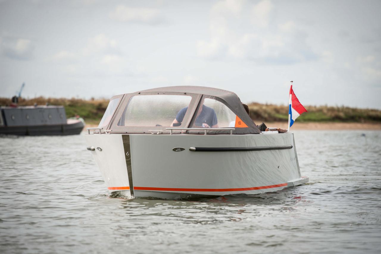 The Maxima 630 - Base Boat Build from