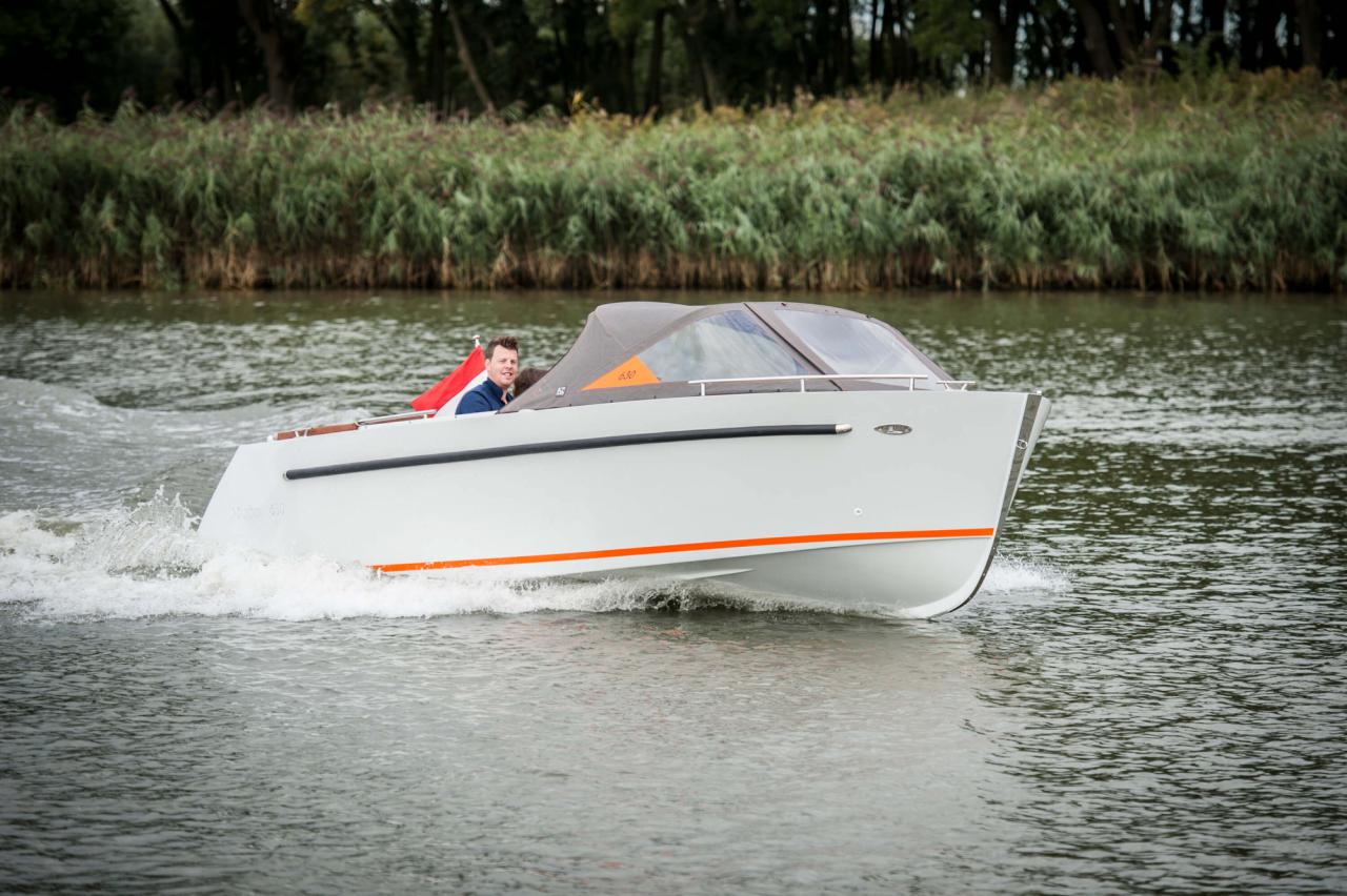 The Maxima 630 - Base Boat Build from