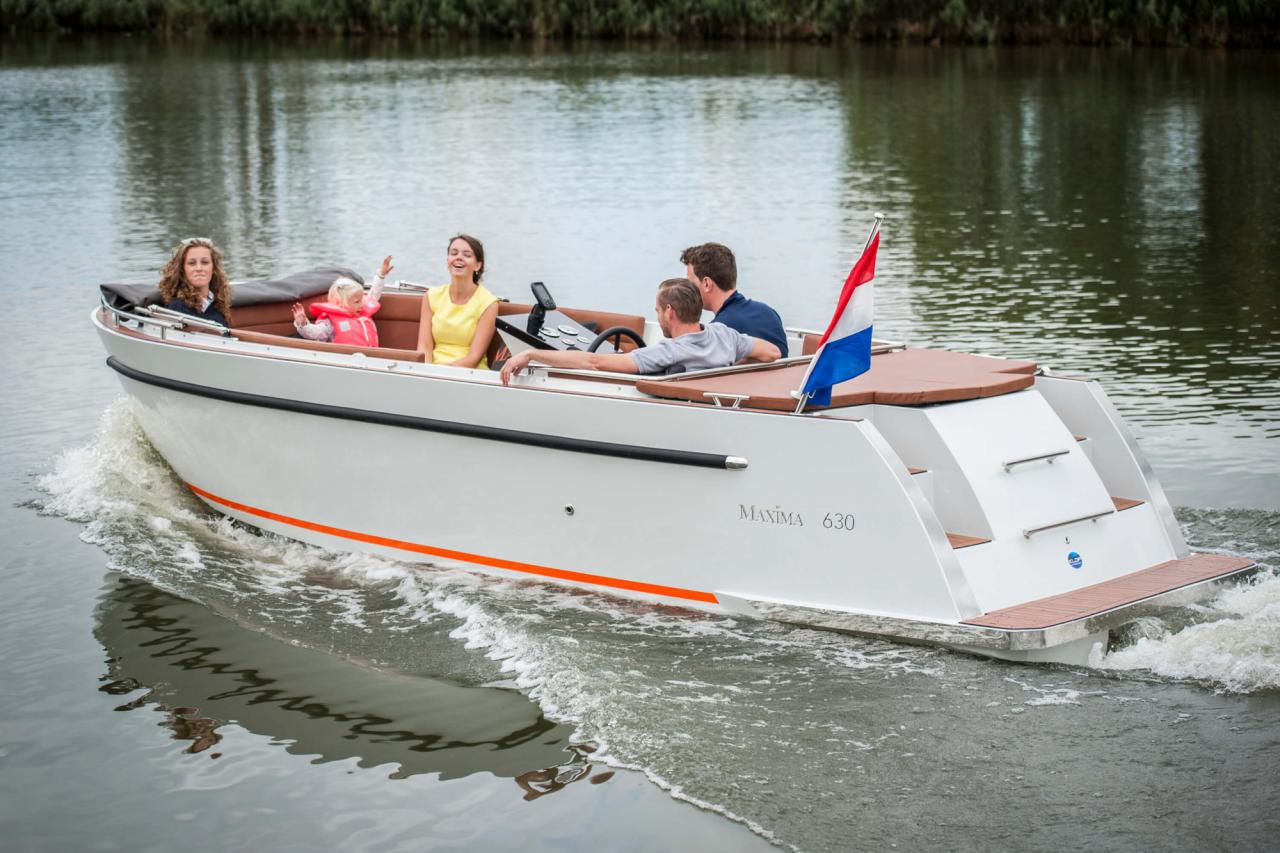 The Maxima 630 - Base Boat Build from