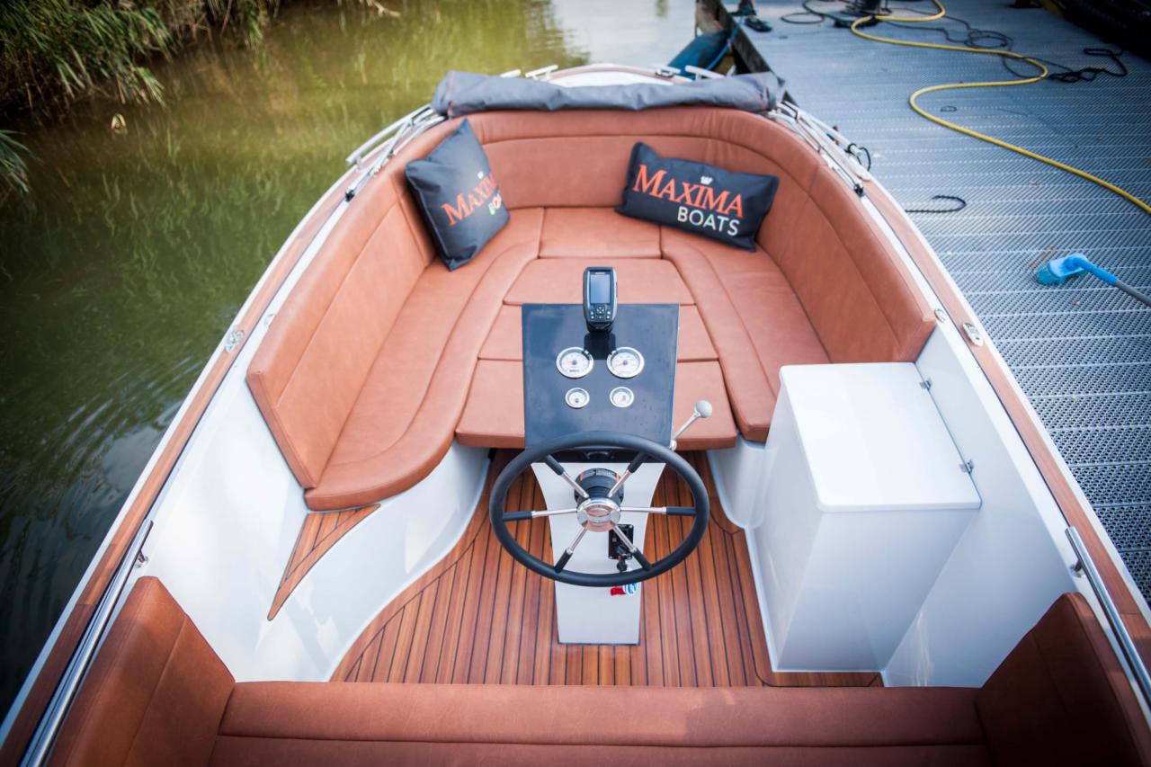 The Maxima 630 - Base Boat Build from