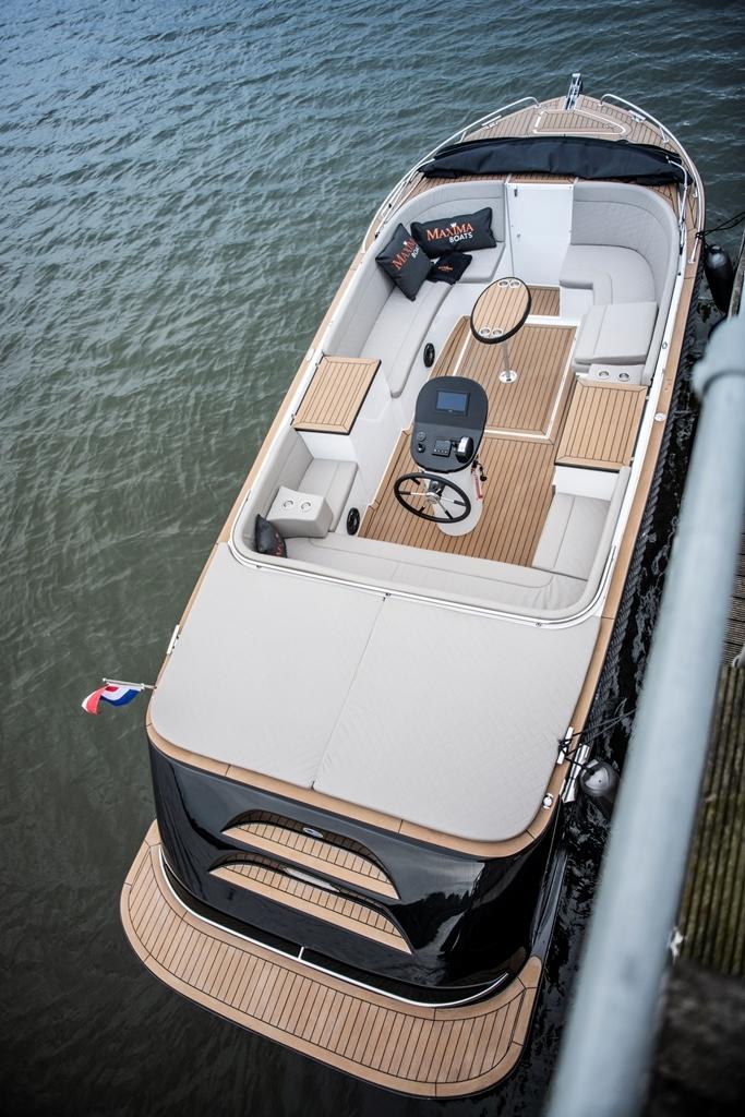 The New Maxima 820 Retro - Base Boat Build from