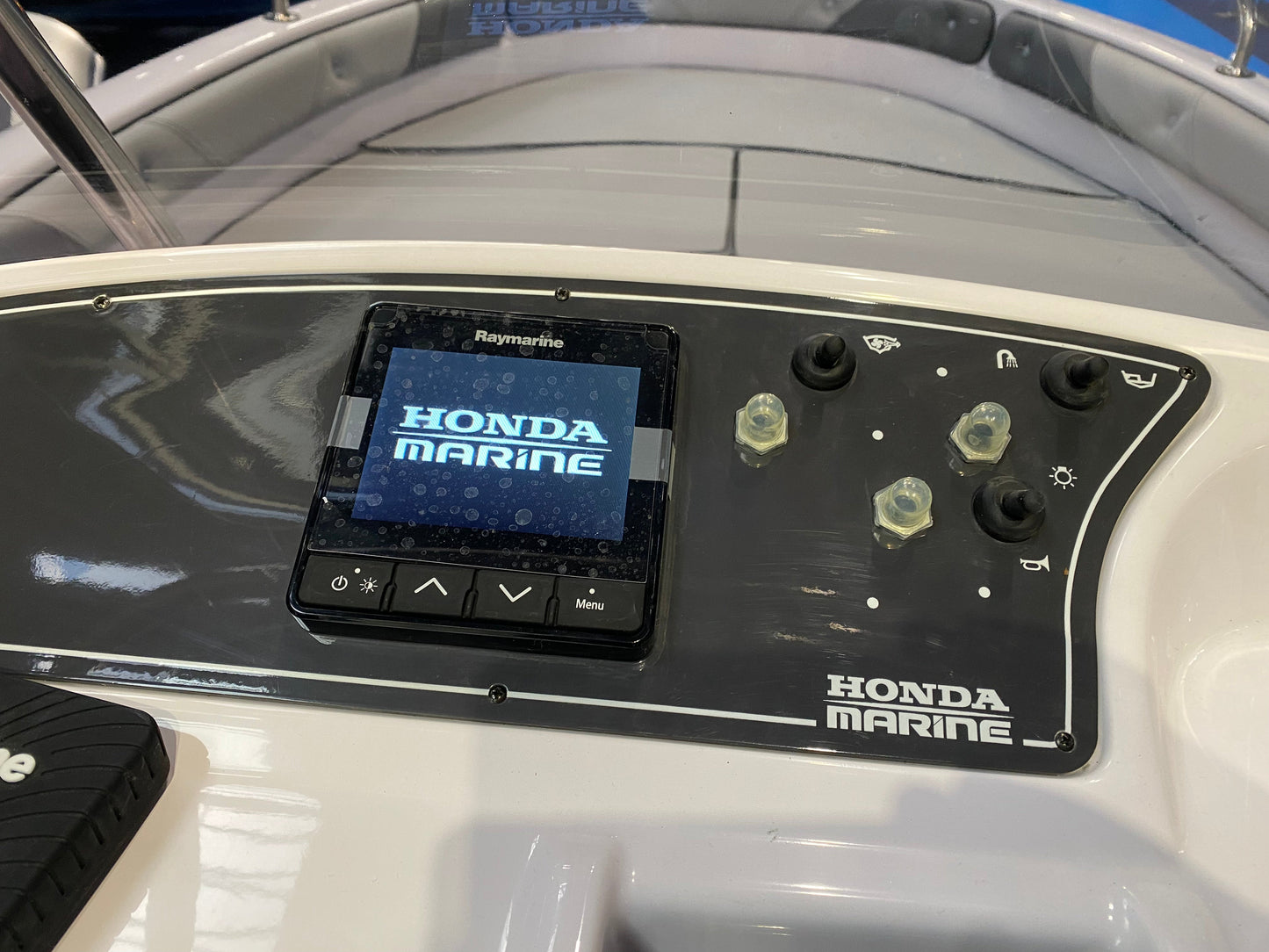 Ranieri 4XC19 H19cc  Open Line Sports Boat Powered by Honda BF100 VTEC 100hp