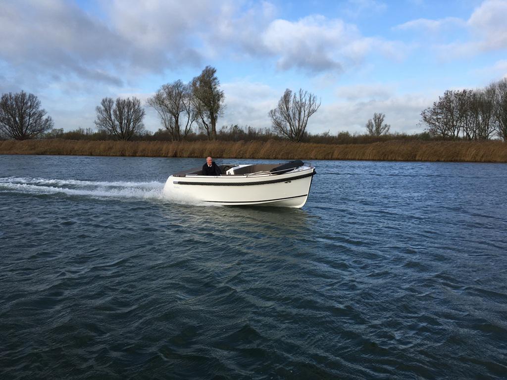 The Maxima 620 Retro - Base Boat Build from