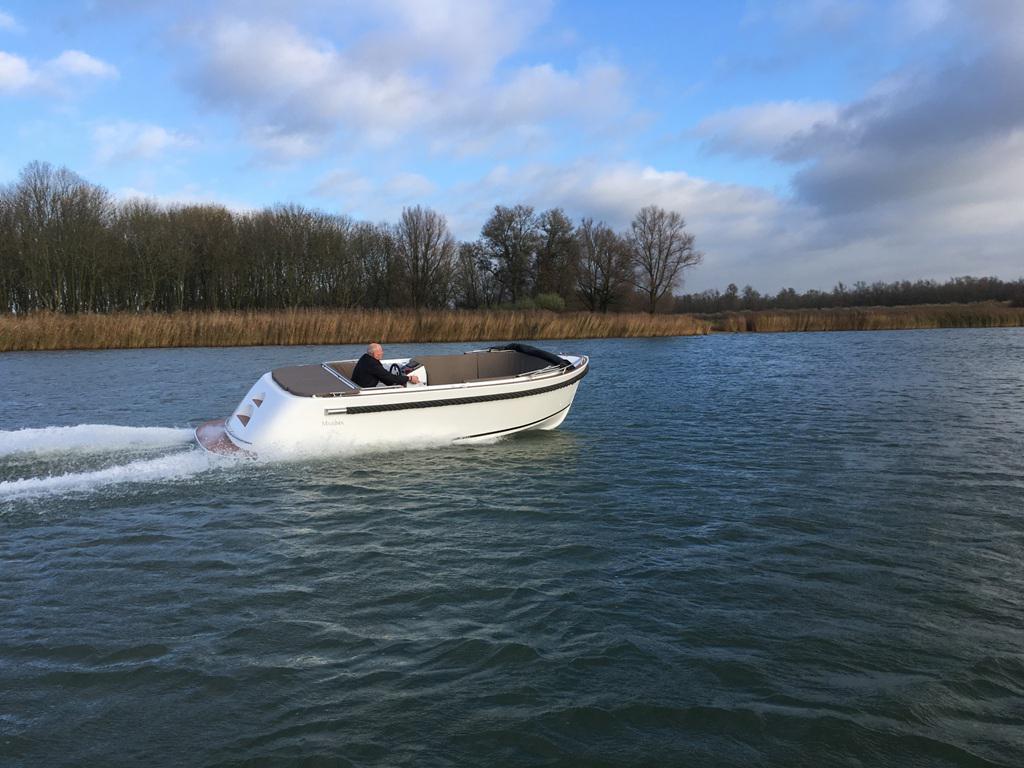 The Maxima 620 Retro - Base Boat Build from