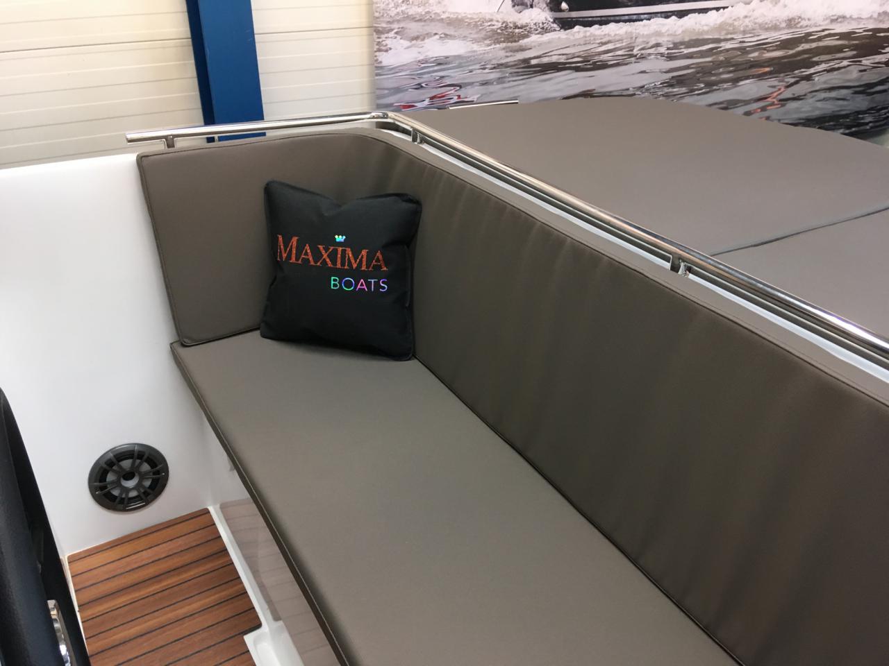 The Maxima 620 Retro - Base Boat Build from