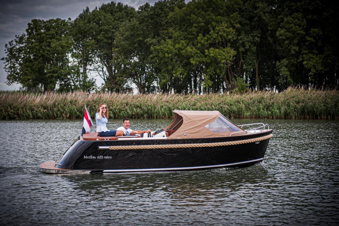 The Maxima 620 Retro - Base Boat Build from